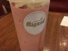 草莓酸奶奶昔-玛格萝妮比萨屋(四平店)