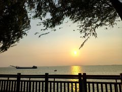 -巴陵广场