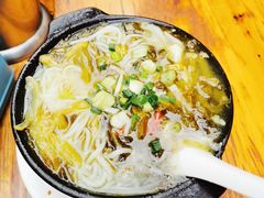 砂锅酸辣米线-沈妈砂锅(光华村店)