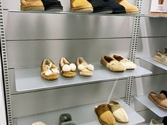 -UGG(燕莎奥特莱斯购物中心店)
