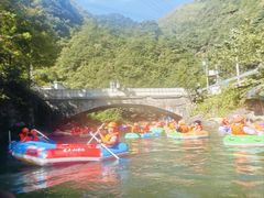 -安吉龙王山峡谷漂流