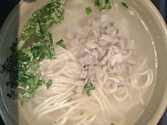 -亮亮面馆(经六路店)