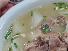 萝卜炖肘子-荣生萝卜汤饭店