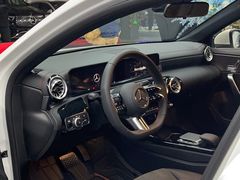 -上海星瀚奔驰4S店(红柳路店)