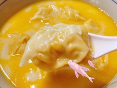金汤黄鱼馄饨-蟹黄鱼·楼上面馆(外滩中央旗舰店)