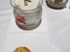 杏仁白玉布丁配蜜汁叉烧酥-广舟(千禧店)