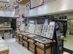-美式眼镜·授权蔡司.依视路.尼康.豪雅.明月(人民广场店)