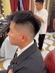 -东方先生国潮男士理发馆