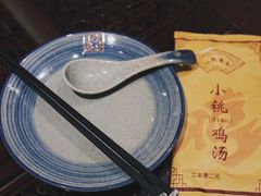 餐具摆设-小铫鸡汤