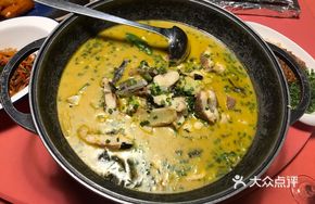 Sichuan-Style Steamed Sturgeon in Boiling Sauce