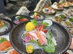 -雍容荟活帝王蟹活龙虾自助(苏宁旗舰店)