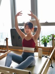 -小黑裙瑜伽·普拉提