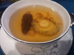 羊肚菌炖鲜鲍-麟1929(外滩店)