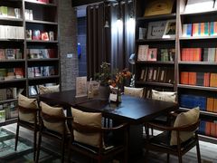 -钟书阁(松江泰晤士小镇店)