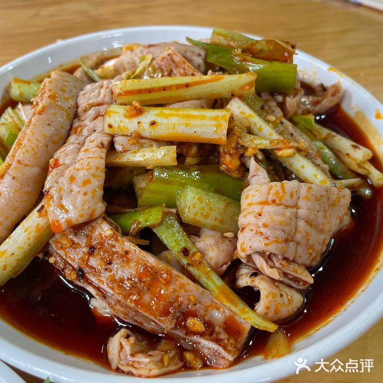 每一口都仿佛在诉说着曹氏的独特故事。无论是单独品尝