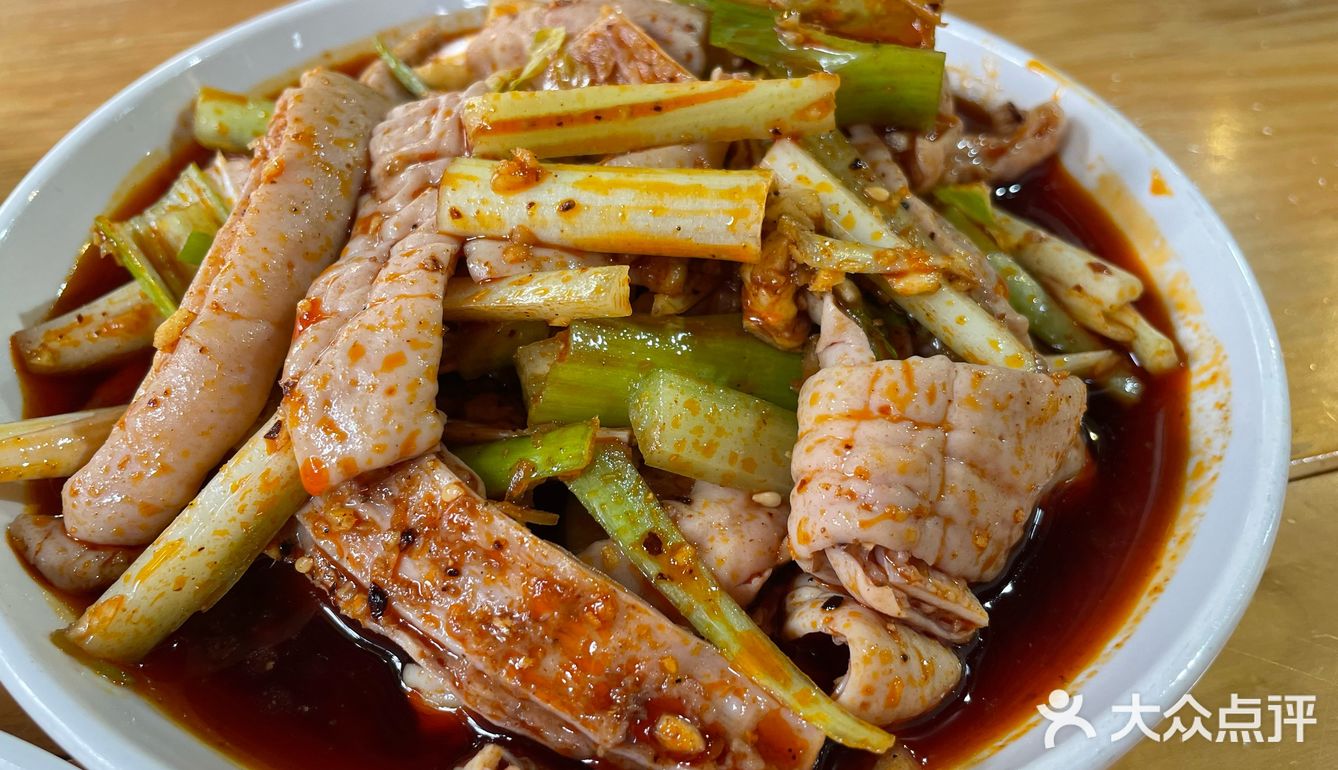 每一口都仿佛在诉说着曹氏的独特故事。无论是单独品尝