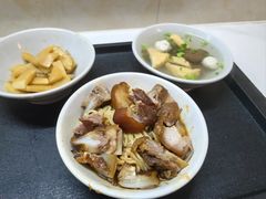 -松树干拌面店
