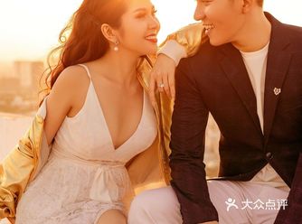 风在窗外，我在窗内，一片琉璃，薄寒便隔在云天外