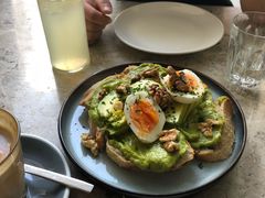 牛油果煮蛋吐司-RAC BAR(安福路店)