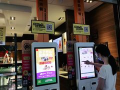 -麦当劳(汉口火车站候车室店)