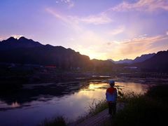 -百里峡七彩艺术小镇