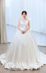 -Lady  Jane高端婚纱礼服馆