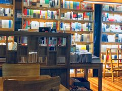 -猫的天空之城概念书店(杭州南宋御街店)