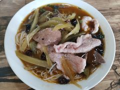 特色酸菜肉片米线-巴鑫田姐米线(巴南万达店)