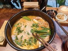 -银米·云南传统过桥米线(双廊黑金冠店)