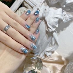 -花岐款式专研健康美甲沙龙