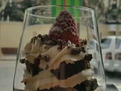布朗尼草莓奶油杯-治愈系甜品The Soothing Dessert(科海大楼店)