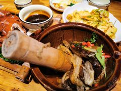 -老滇山寨•云南特色菜•地方菜•民族风情歌舞表演(金碧店)