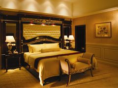 -深圳富苑皇冠假日套房酒店