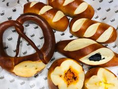 -沁屋面包店(人民东路店)