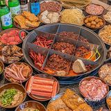 成都街头好浪漫，吃公路火锅听摇滚氛围绝