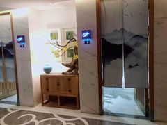 -新盈光·云会所(百丈东路店)