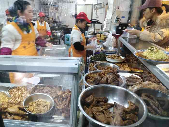茅溪家常菜(金渝大道总店"老重庆人都知道茅溪卤菜,最开始是卖卤菜
