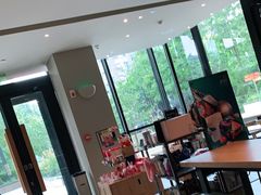 大堂-星巴克(青岛大拇指广场分店)