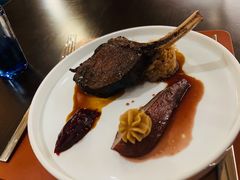 炙烤鹿肋排配红酒炖梨-卡佩罗意大利餐厅及酒吧Al Cappello Trattoria