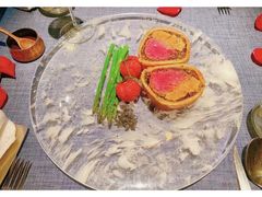 惠灵顿牛排-弦月窗LUNETTE BY AMANDA(复兴路店)