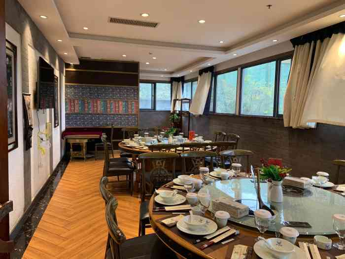 银项圈民族风情大酒楼