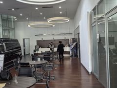 -杭州中升之星奔驰4S店(滨江店)