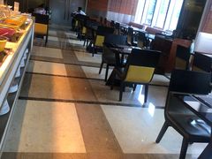 -大中华希尔顿酒店-念自助餐·嗨啤·小龙虾