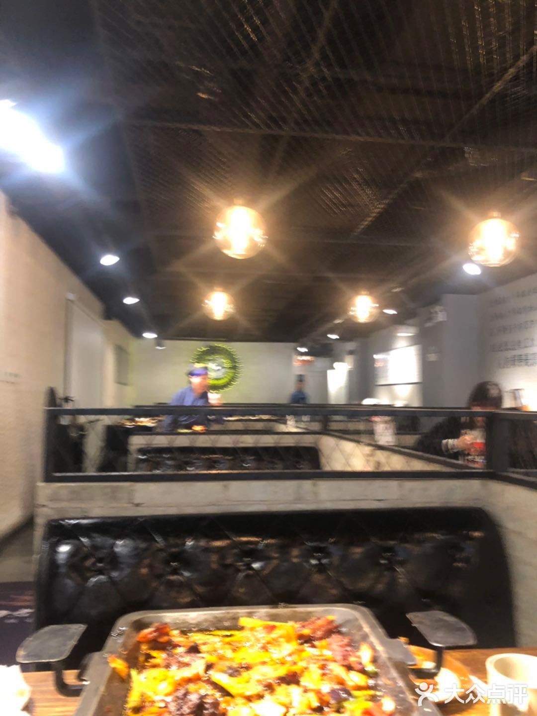 昨天和同事下班路过这家店，我个人偏爱蛙锅