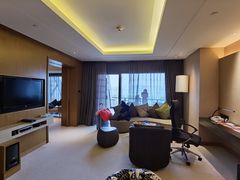 -上海滴水湖皇冠假日酒店