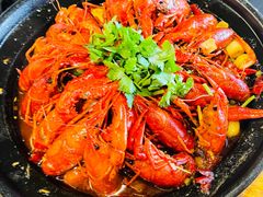 -he’s何师烧烤(世豪广场店)