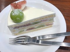 葡萄无花果奶油蛋糕-black rainbow coffee