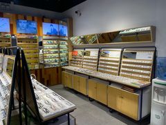 -LOOK眼镜·蔡司依视路配镜(宝山万达店)