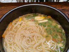 -银米·云南传统过桥米线(双廊黑金冠店)