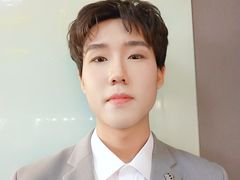 -群丽化妆摄影美甲纹绣培训学校